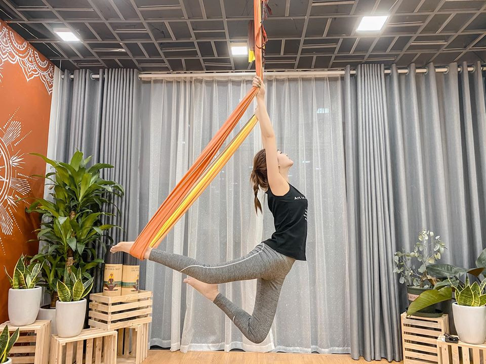 Trong khi đó, các tư thế đảo ngược trong yoga luôn mang lại hiệu quả cực tốt cho sự tuần hoàn máu, giải tỏa nỗi lo lắng và tăng cường lưu thông máu đến não, giúp cải thiện máu và cảm xúc.