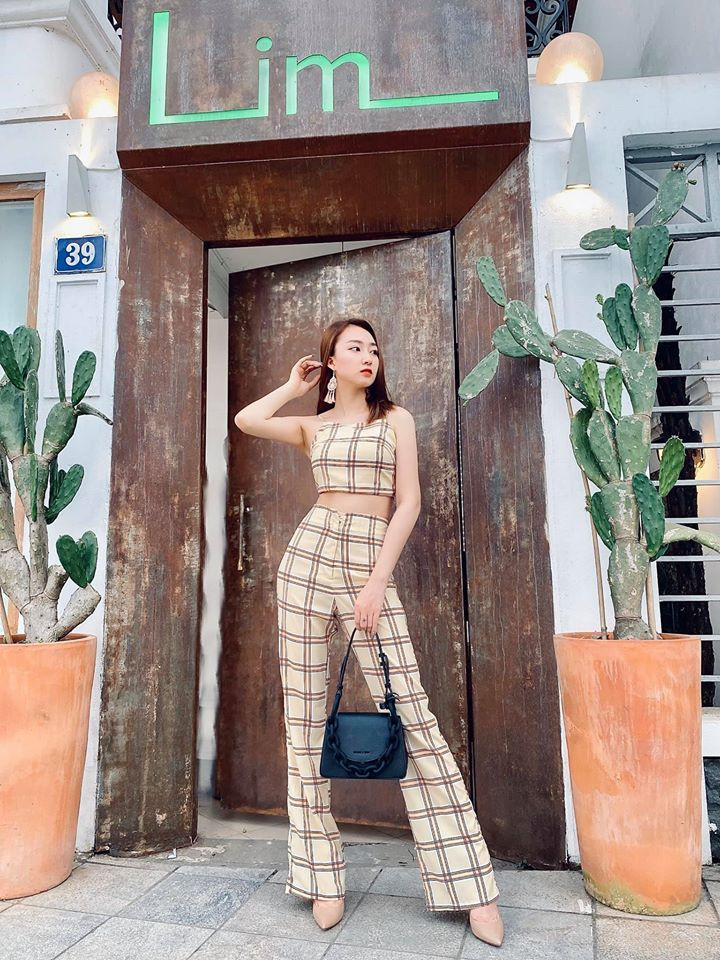 "Sau 3 tháng không dám đụng đến cơm, cắm lịch ở phòng tập, cuối cùng cũng gặt hái được những thành quả đầu tiên, ép được 6 kg mới dám gửi đơn đi. Tiếp tục kỷ luật với bản thân để chuẩn bị thật tốt cho kỳ thi sắp tới", 10X chia sẻ.