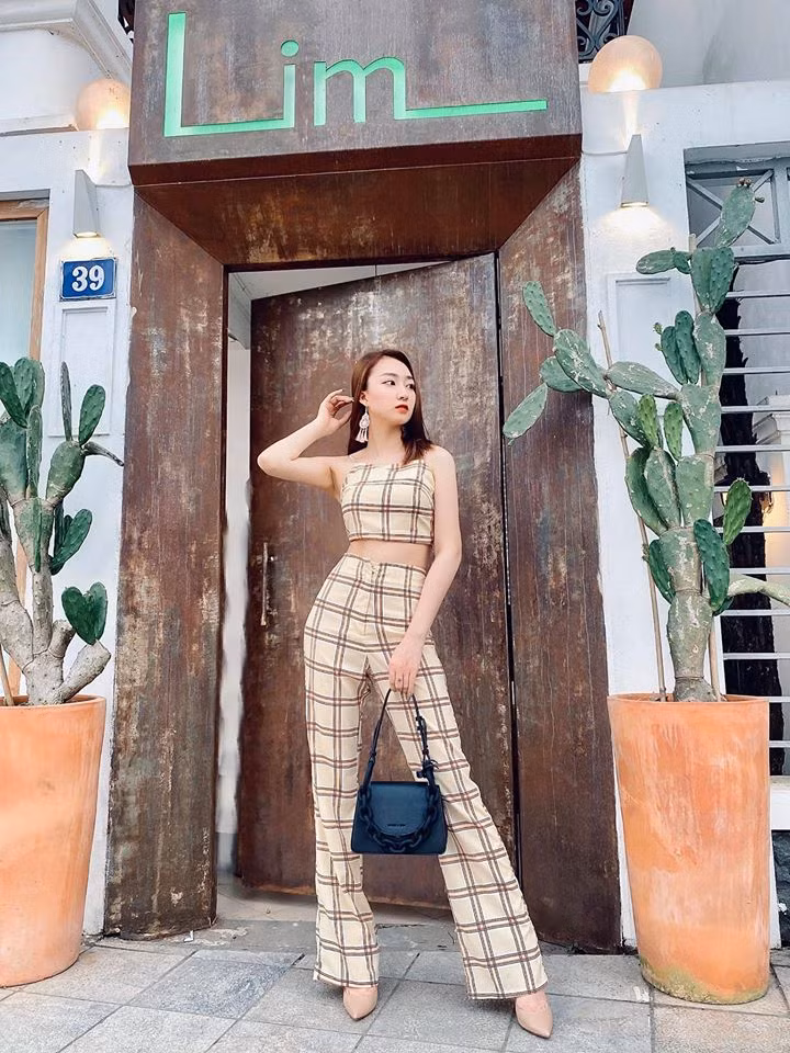 "Sau 3 tháng không dám đụng đến cơm, cắm lịch ở phòng tập, cuối cùng cũng gặt hái được những thành quả đầu tiên, ép được 6 kg mới dám gửi đơn đi. Tiếp tục kỷ luật với bản thân để chuẩn bị thật tốt cho kỳ thi sắp tới", 10X chia sẻ.