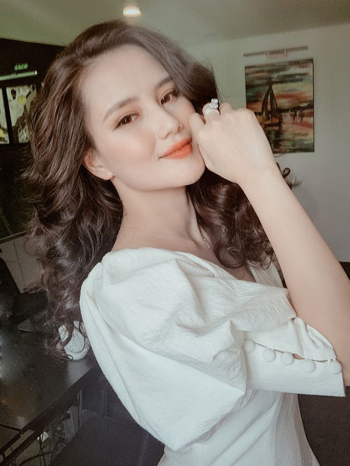 Nữ MC của đài VTV có những bí quyết làm đẹp khá đơn giản mà chị em nào cũng có thể thực hiện.