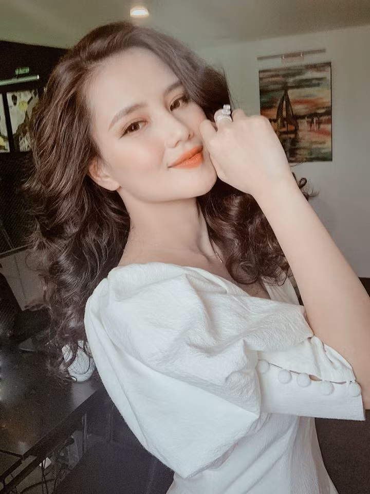 Nữ MC của đài VTV có những bí quyết làm đẹp khá đơn giản mà chị em nào cũng có thể thực hiện.