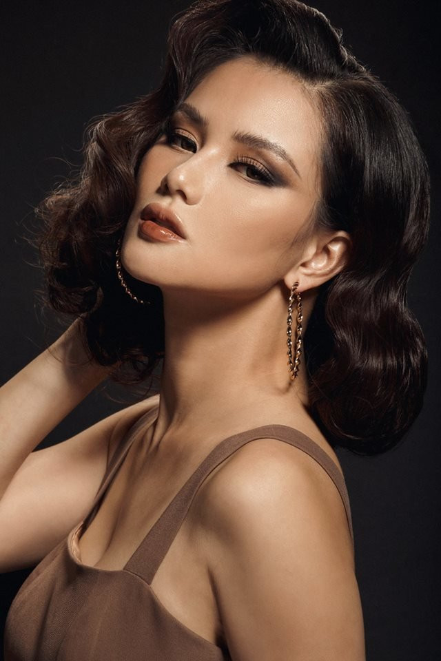 Để có làn da đẹp và cũng giúp cơ thể tỉnh táo hơn, nhiều năng lượng hơn cho một ngày làm việc bận rộn, nữ MC thường tắm với cám gạo và sữa, đắp mặt nạ sữa chua – mật ong cho da mặt và toàn thân. Ngoài ra, cô còn thường xuyên đắp mặt nạ bằng các loại hoa quả tự nhiên như: dâu, chuối, dưa leo…