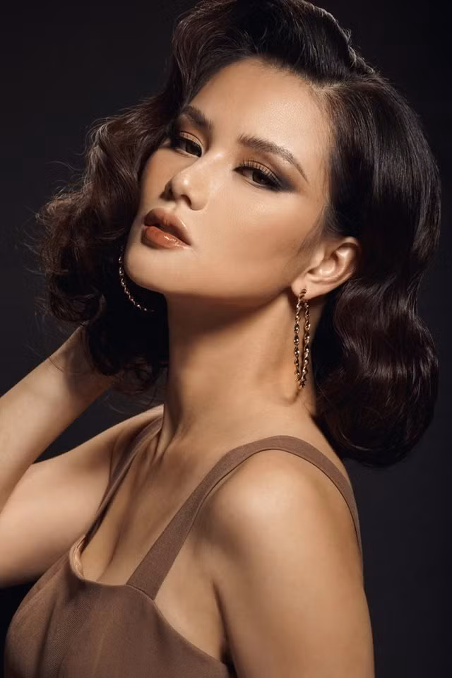 Để có làn da đẹp và cũng giúp cơ thể tỉnh táo hơn, nhiều năng lượng hơn cho một ngày làm việc bận rộn, nữ MC thường tắm với cám gạo và sữa, đắp mặt nạ sữa chua – mật ong cho da mặt và toàn thân. Ngoài ra, cô còn thường xuyên đắp mặt nạ bằng các loại hoa quả tự nhiên như: dâu, chuối, dưa leo…