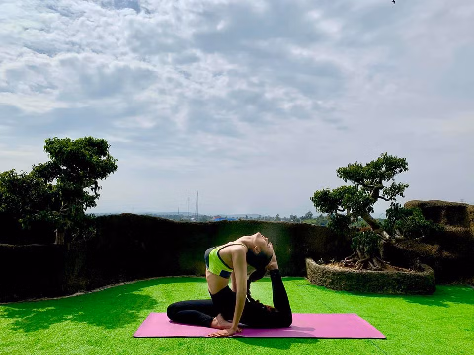 Về chế độ ăn, Hương Ly cũng không ăn kiêng khắt khe, chỉ hạn chế tinh bột và món ăn nhiều dầu mỡ.