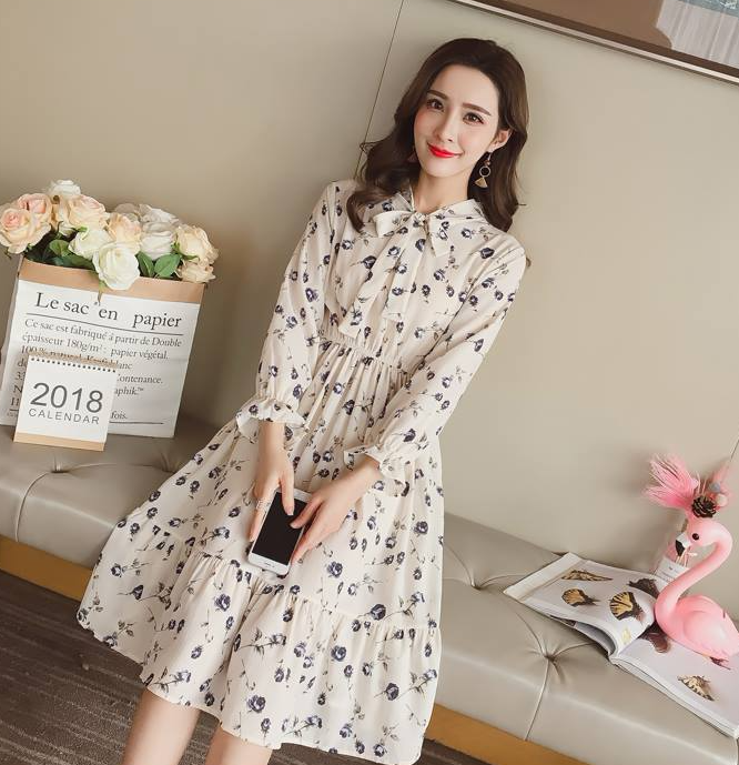 Chị em có vóc dáng tròn trịa nên ưu tiên những kiểu đầm voan họa tiết nhỏ để tạo cảm giác thon thả hơn. Còn đối với những quý cô "mi nhon", các họa tiết to bản sẽ phù hợp hơn cả.