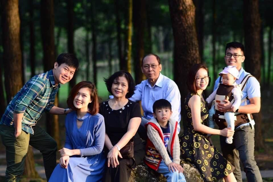 Ba ngoai U60 tre dep va deo dai den kho tin-Hinh-9