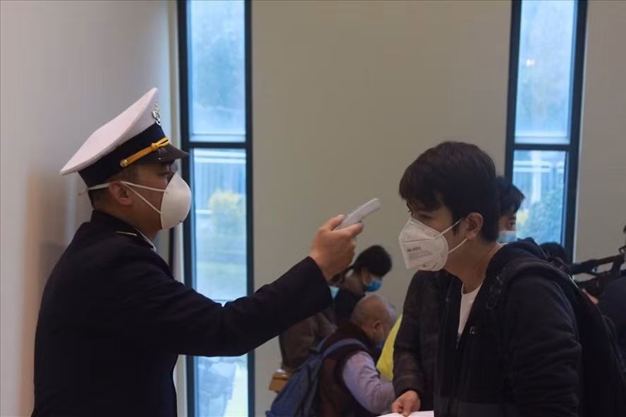 Covid-19: Song chung F2,3,4 cach ly tai nha, nhu nao an toan cho nguoi than, cong dong?-Hinh-2