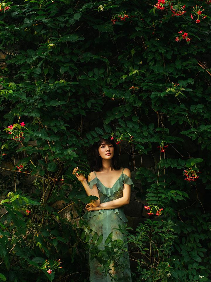 Nhờ vóc dáng nuột nà, người đẹp 33 tuổi tự tin theo đuổi gu thời trang trẻ trung, gợi cảm.