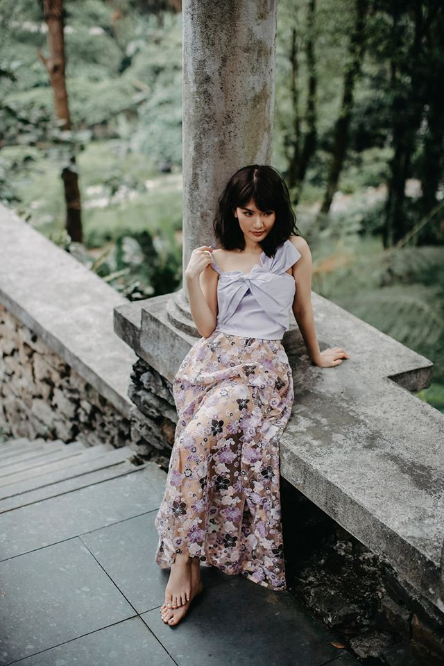 Huyền Trang nhận được nhiều lời khen từ dân mạng khi sở hữu vóc dáng thon thả, nhan sắc thanh thuần như thiếu nữ tuổi đôi mươi.