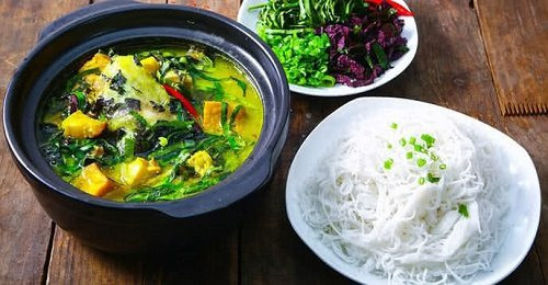 Món cá ninja um chuối đậu có mùi vị thơm ngon, béo nhưng không làm chúng ta ngán. Các gia vị ướp cá cũng có thể dễ dàng chuẩn bị. Bao gồm bắp chuối, thơm, cà ri, rau mùi, lá lốp, rau răm. Và thêm vào đó là đậu phộng rang chín vàng cùng nước chấm thơn ngon. Vị béo ngon của cá, thêm vào đó là hương vị đậm đà của các gia vị, nước um sánh lại.