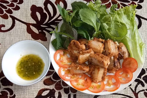 Cá ninja có thế chế biến thành nhiều món, như lẩu, ca- ri, chiên bột... nhưng ngon và hợp "gu" với thực khách nhất vẫn là hai món om bắp chuối và nướng.