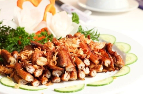 Do cá ninja không có xương sống mà chỉ là lõi sụn trắng nên khi nhai nghe sừn sựt như sườn non, còn miếng thịt cá ngọt, thơm, dai như thịt gà.