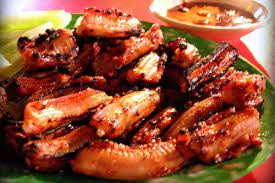 Cá ninja chiên xù: Cá sẽ được lột ra, bỏ ruột sau đó cắt khúc và ướp vừa ăn. Tiếp theo ăn qua một lớp bột chiên xù và chiên trên chảo dầu nóng vàng. Sau đó được gắp ra và để cho ráo dầu. Món này chúng ta ăn kèm với cơm và một số loại rau sống.