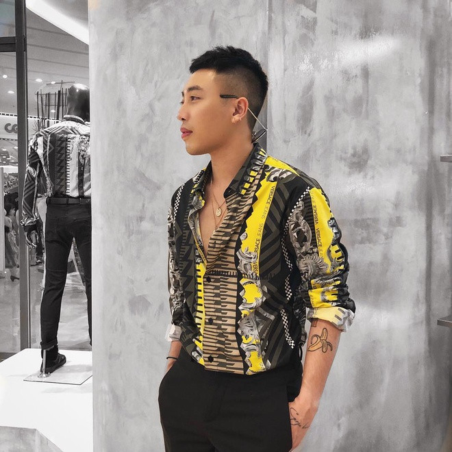 Không chỉ phía ngoài, Landmark 81 còn có rất nhiều góc "sống ảo" khác nữa ở trong. Với hơn 100 thương hiệu thuộc nhiều lĩnh vực khác nhau, khó gì để kiếm một background sang như ảnh của Hoàng Ku chứ?