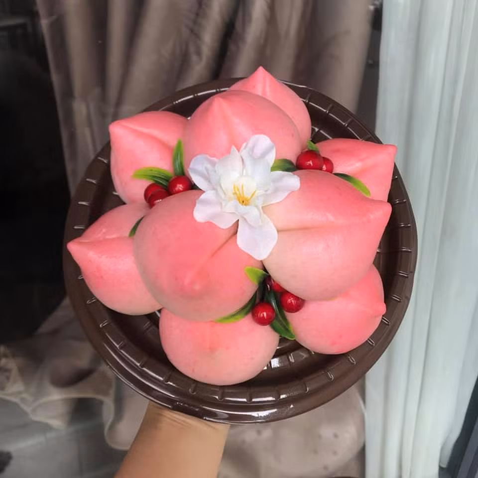 Hiện tại, trên thị trường, bánh bao trái đào được bán với đa dạng các mẫu mã, kiểu dáng, giá cả cũng vô cùng phong phú đa dạng.