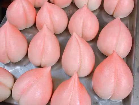 Nhiều người quan niệm rằng ngoài ý nghĩa tượng trưng là để cầu tài lộc, may mắn thì bánh bao cũng là mặt hàng dễ sử dụng, mùi vị thơm ngon, phù hợp với khẩu vị đa số người Việt.