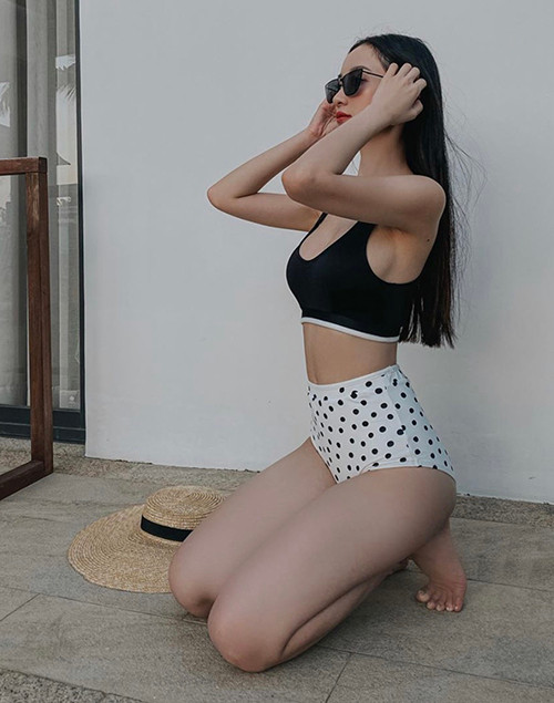 Không được đi biển nhưng Jun Vũ vẫn 'lên đồ' đúng trend với trang phục tắm mang phong cách retro.