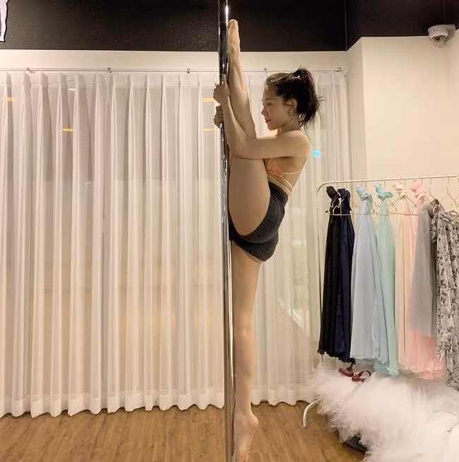 Cuối cùng là loại hình múa cột với điểm nhấn vào những động tác gợi cảm, quyến rũ (exotic pole dance).