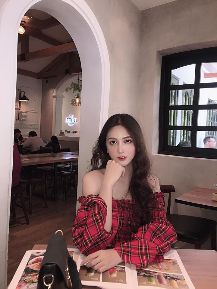 Bên cạnh đó, làn da mịn màng, ít khuyết điểm cũng là yếu tố giúp Hoàng Học dễ dàng chuyển giới mà ít người nhận ra.