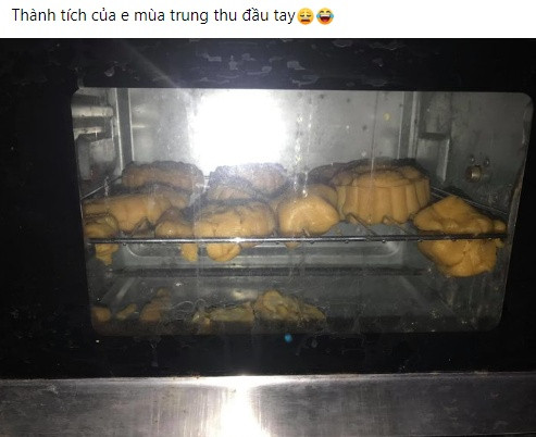 Những chiếc bánh lỗi được nướng bằng lò vi sóng.