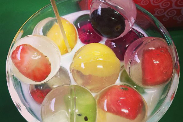 Bơ được nấu kèm nước cốt dừa càng làm tăng vị béo ngậy. Đây chắc chắn sẽ là một trong những món tráng miệng được yêu thích nhất trong mùa hè.