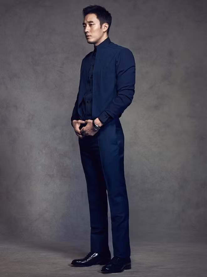 Các trang phục thanh lịch và đơn giản phù hợp với vóc dáng và gương mặt của So Ji Sub.