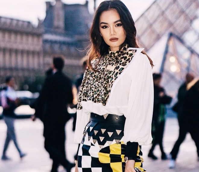 Cách phối đồ của ái nữ tỷ phú ô tô toát lên nét sang chảnh, sành điệu. Ảnh: IG. Mời độc giả theo dõi video "Minh Hằng chia sẻ về phong cách thời trang". Nguồn: VTC.