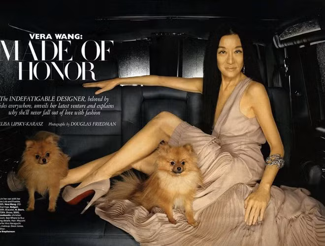 Vera Wang cũng cực kỳ gợi cảm và trẻ trung khi diện những chiếc đầm nữ tính.