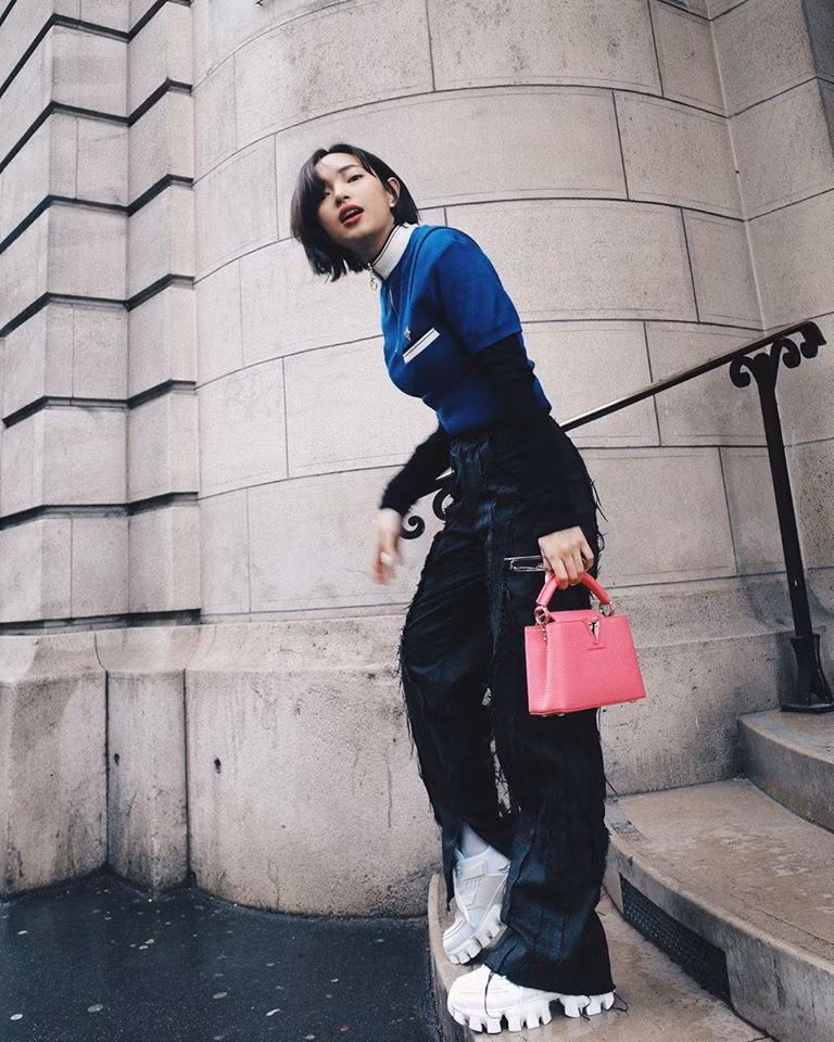 Điểm giúp Châu Bùi nổi bật và khác lạ so với dàn fashionista đình đám của làng giải trí Việt chính là yếu tố độc và lạ.