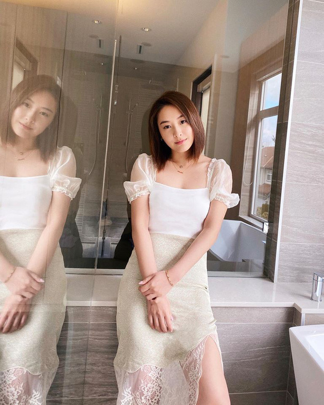 Hiếm ai tin cô đã bước qua tuổi 31 vì nhan sắc quá đỗi tươi trẻ và cách ăn mặc trẻ trung.