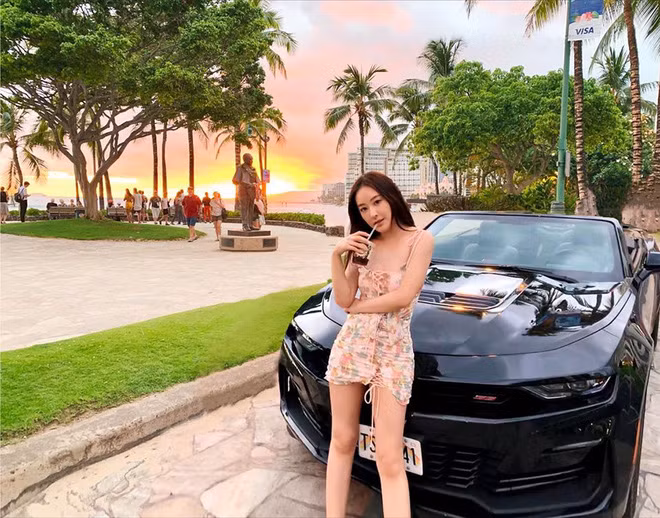 Sở hữu thân hình cân đối, gọn gàng, Trần Oánh chuộng trang phục gợi cảm khoe hình thể quyến rũ.