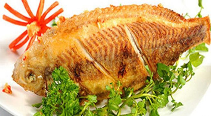 Ở nước ta và nhiều nước trên thế giới, cá là món ăn may mắn đầu năm với quan niệm cá ăn trong ngày Tết phải còn nguyên đầu đến đuôi để bảo đảm một năm mới “đầu xuôi đuôi lọt”.