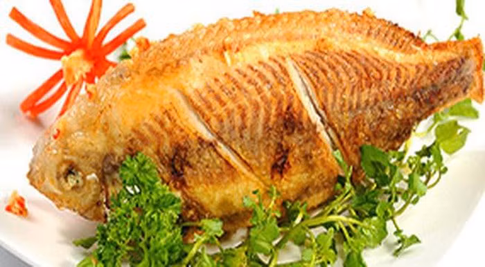 Ở nước ta và nhiều nước trên thế giới, cá là món ăn may mắn đầu năm với quan niệm cá ăn trong ngày Tết phải còn nguyên đầu đến đuôi để bảo đảm một năm mới “đầu xuôi đuôi lọt”.