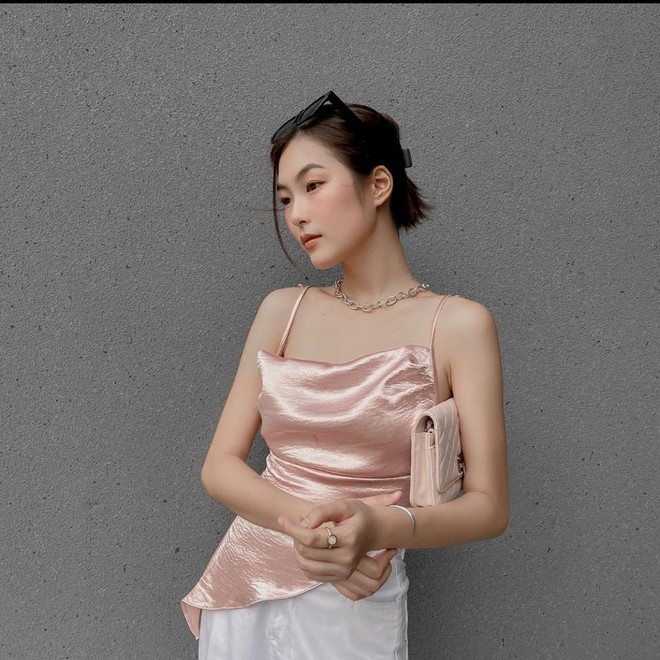 Trên trang cá nhân, nữ sinh Học viện Báo chí và Tuyên truyền thường khoe những hình ảnh mặc trang phục gợi cảm, sang chảnh.