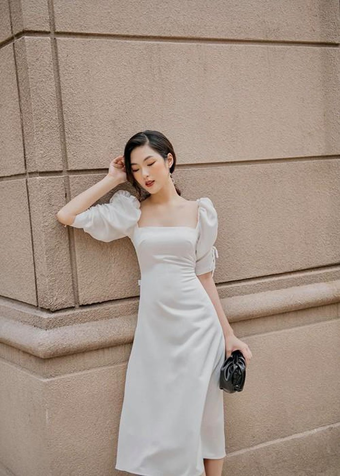 Đôi khi, Linh Chi cũng mặc khá dịu dàng và nữ tính với những kiểu đầm dài. Ảnh: FB, Internet.