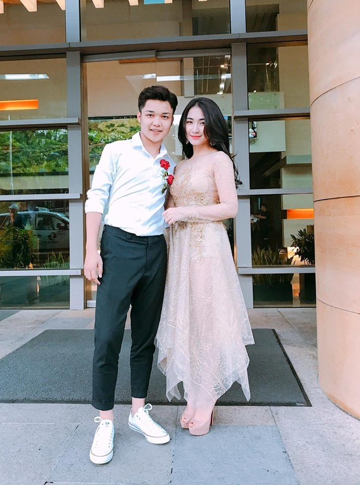 Ngoài ra, Hòa Minzy còn sở hữu vô số đôi cao gót với đủ gam màu và kiểu dáng đa dạng khác nhau nhưng hầu hết đều là gót trung bình từ 7-10cm. Ảnh: Internet. Video "Minh Hằng chia sẻ về phong cách thời trang". Nguồn: VTC.