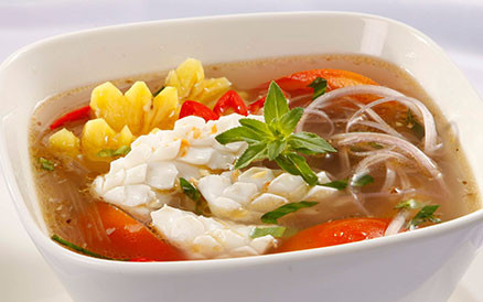 Một món thuần Việt phải kể đến trong tiệc cưới của Văn Đức là canh chua thập cẩm. Đây là món ăn giải ngấy cho các bữa tiệc nhiều món dầu mỡ.