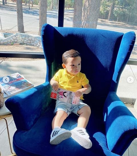 Hoa hậu Phạm Hương lựa chọn các trang phục nhiều màu sắc thay đổi cho Max.