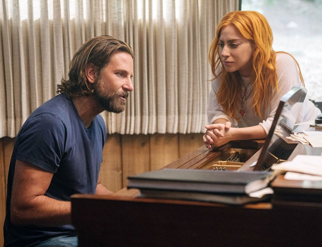 Nhuộm tóc màu cam giúp cho gương mặt Lady Gaga thêm phần tươi sáng, nổi bật hơn.