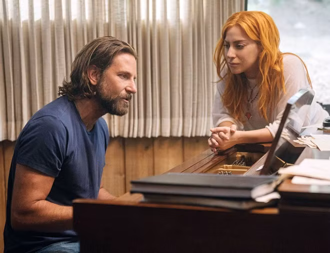 Nhuộm tóc màu cam giúp cho gương mặt Lady Gaga thêm phần tươi sáng, nổi bật hơn.