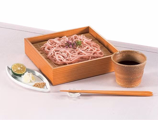 Mì lạnh của Nhật thường được dùng kèm nước chấm Tsuyu, mì lạnh sakura cũng thế.