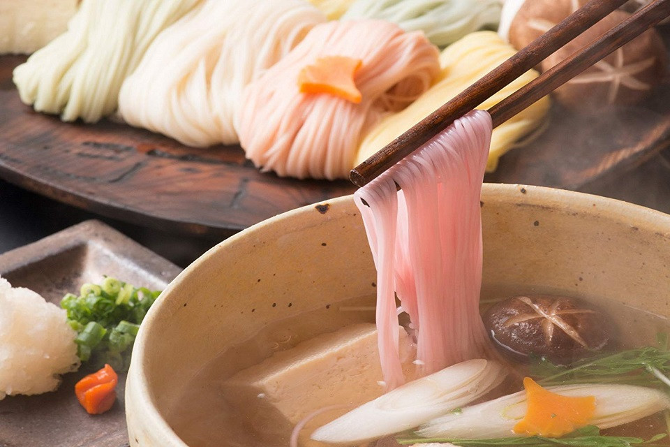 Loại mì này thường được ăn lạnh mát nên rất hợp với mùa hè.