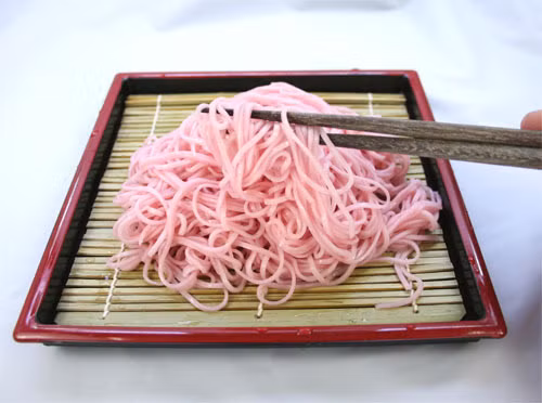 Món mì hoa anh đào không chỉ có hình thức bắt mắt mà còn có hương vị thơm ngon.