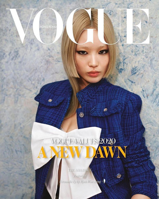 Chiếc áo nơ trắng được sao ngoại mặc chụp ảnh bìa tạp chí năm nay. Ảnh: Internet. Mời bạn xem video "Minh Hằng chia sẻ về phong cách thời trang". Nguồn: VTC.