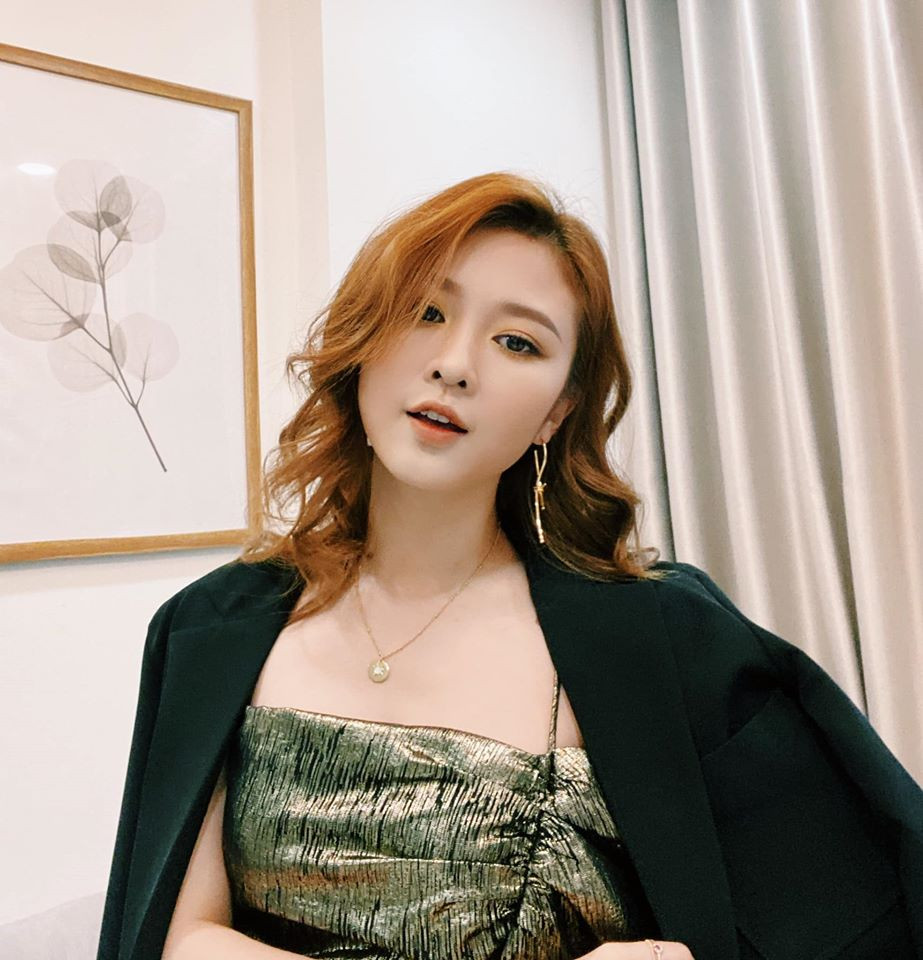 Cách phối đồ của Ribi được đánh giá cao bởi sự tinh tế và sành điệu.