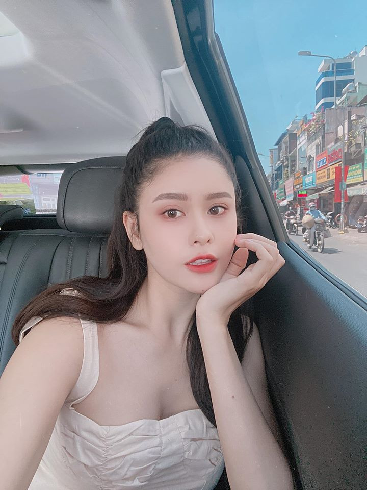 Trương Quỳnh Anh của hiện tại còn được cho là táo bạo, ăn mặc gợi cảm hơn trước đây.