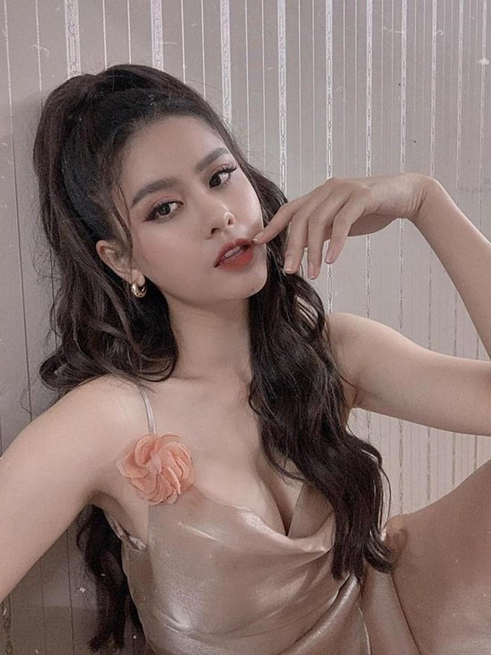 Được biết, để có được nhan sắc, hình thể thon gọn như hiện tại, bà mẹ 1 con rất chăm chỉ tập yoga, sexy dance.