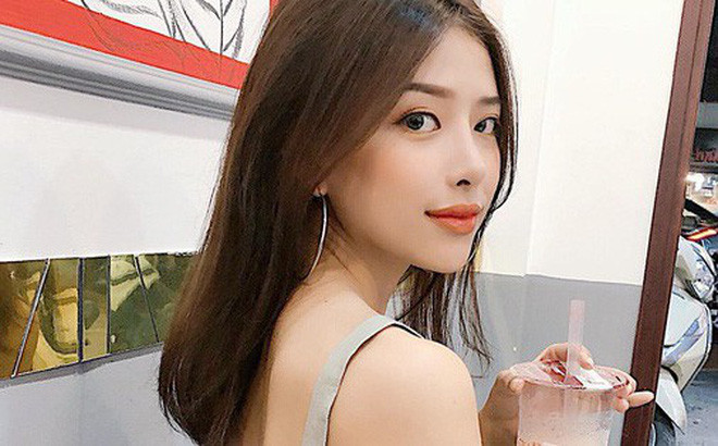 May mắn sở hữu làn da đẹp từ bé nhưng Huỳnh Khánh Vy không hề lơi là chuyện chăm sóc da. Cô chú ý thực hiện đầy đủ các bước từ làm sạch đến dưỡng sâu mỗi ngày.