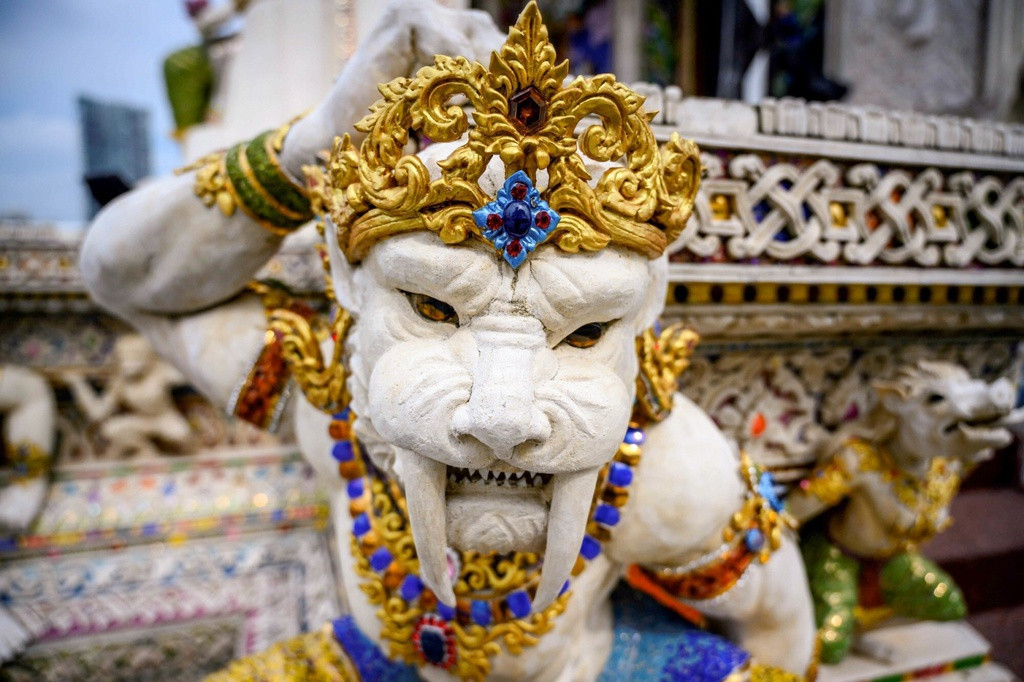 Ngoi chua tho ca tuong David Beckham dat vang va Nguoi Nhen, Nguoi Doi-Hinh-6