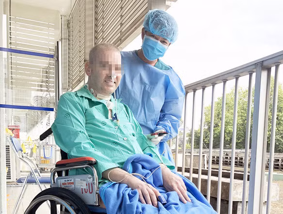 Hoi chan: Benh nhan 91 du suc khoe ngoi may bay 12 tieng ve Anh